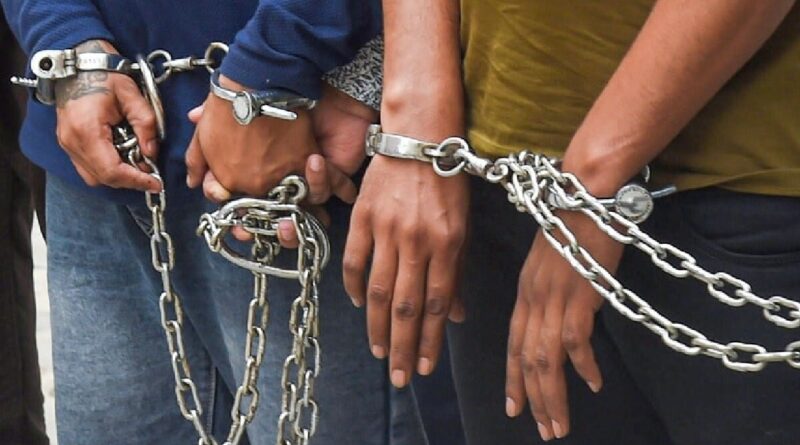 कुमाऊं में चेकिंग के दौरान गाड़ी से लाखों रुपए के गांजा सहित तीन तस्कर गिरफ्तार