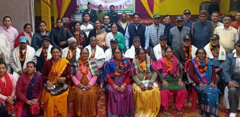 कांग्रेस ने विजय दिवस पर आयोजित कार्यक्रम में पूर्व सैनिकों और उनके आश्रितों को नवाज़ा