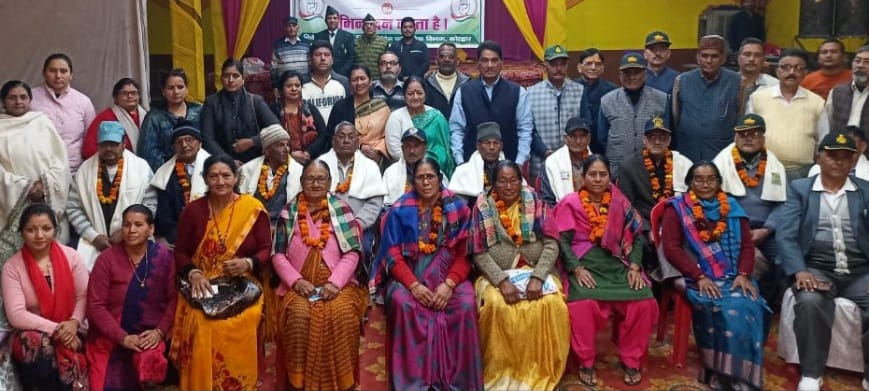 कांग्रेस ने विजय दिवस पर आयोजित कार्यक्रम में पूर्व सैनिकों और उनके आश्रितों को नवाज़ा
