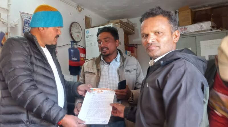 थालाबैड क्षेत्र में रसोई गैस आपूर्ति की मांग तेज,जिला पंचायत सदस्य ने प्रबंधक को सौंपा ज्ञापन