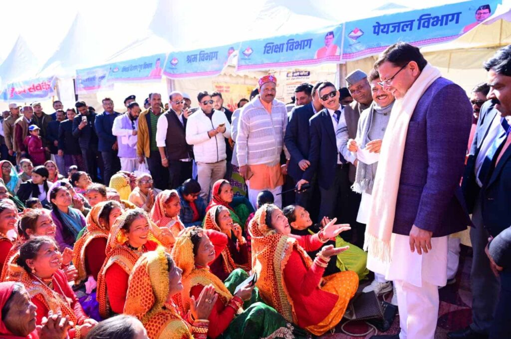 प्रशासन गाँव की ओर अभियान के तहत सीएम धामी ने सुनीं जनता की समस्याएं