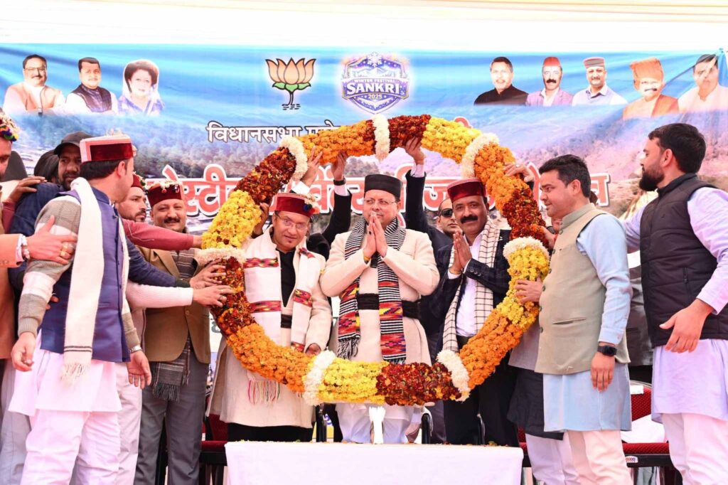 सीएम धामी ने उत्तरकाशी में आयोजित सांकरी विंटर फेस्टिवल का किया शुभारंभ