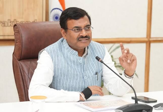 मुख्य सचिव आनन्द बर्द्धन ने वीडियो कॉन्फ्रेंसिंग के माध्यम से की जिलाधिकारियों संग बैठक    