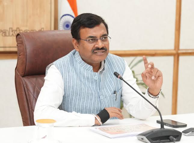 मुख्य सचिव आनन्द बर्द्धन ने वीडियो कॉन्फ्रेंसिंग के माध्यम से की जिलाधिकारियों संग बैठक    