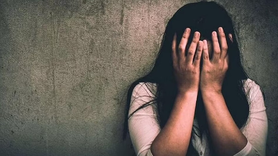 सौतेले पिता के बाद मां भी हुई गिरफ्तार: 13 साल की नाबालिग से दुष्कर्म का है मामला
