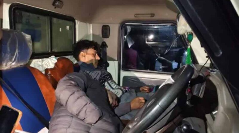 कुमाऊं के भिकियासैंण में सड़क पर खड़ी पिकअप में मिलीं दो युवकों की लाशें मिली, मचा हडकंप