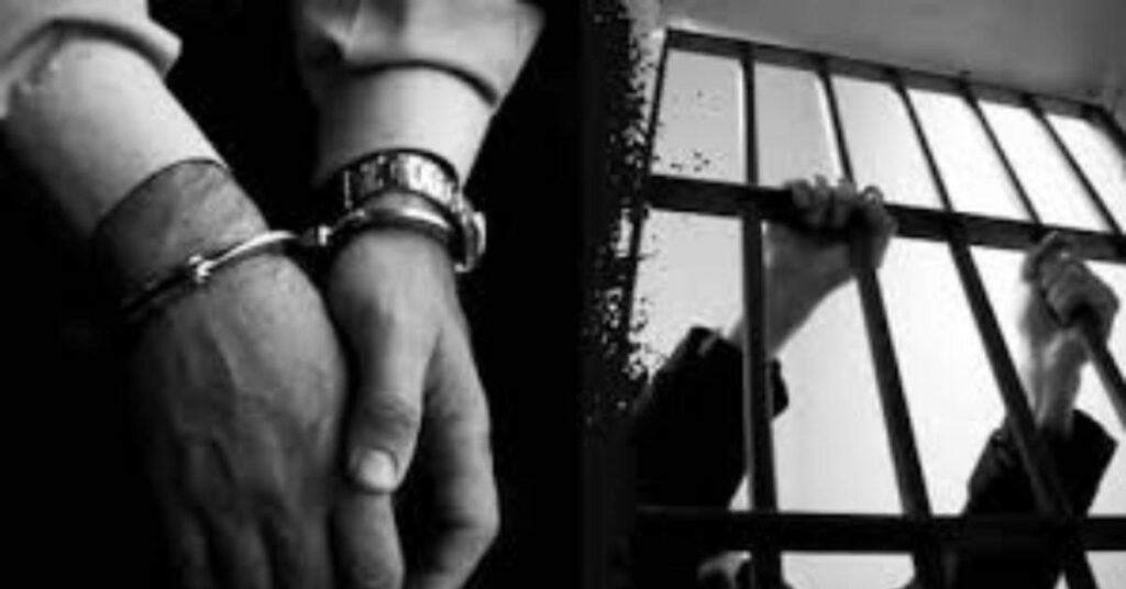 जनसेवा केन्द्र की आड़ में तैयार हो रहे थे फर्जी दस्तावेज, पुलिस ने किया आरोपी गिरफ्तार