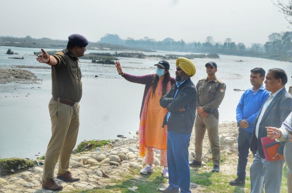 मेलाधिकारी सोनिका ने कुंभ नगरी के विभिन्न क्षेत्रों का किया निरीक्षण, मेले को लेकर समुचित प्रबंध करने के दिए निर्देश