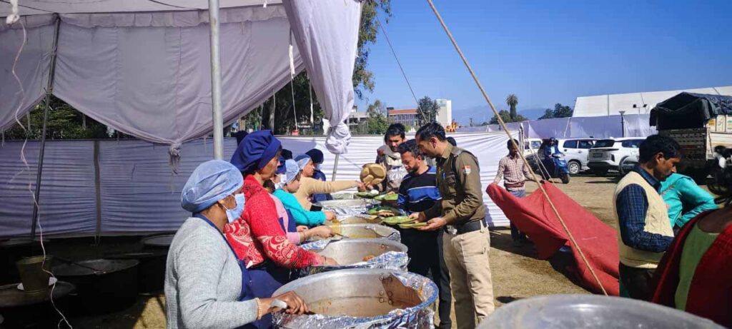 देहरादून में आयोजित उत्तरायणी कौथिक महोत्सव में हिलांस कैंटीन की महिलाएं बनीं आत्म निर्भरता की मिसाल