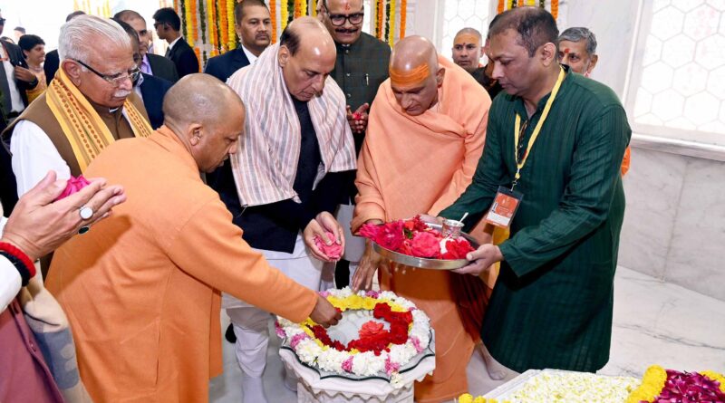 योगी आदित्यनाथ ने की सराहना; विकास विरासत की यात्रा में आगे बढ़ रहा है उत्तराखंड