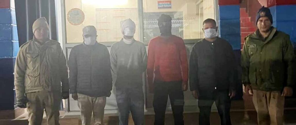 मंडल मुख्यालय में दो गुटों के बीच हुई मारपीट में युवती समेत दो लोग घायल