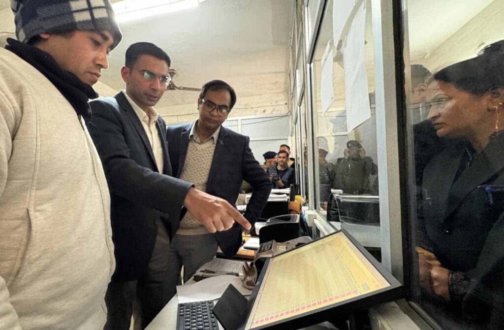 गंभीर आरोप व साक्ष्य के चलते उप निबन्धक ऋषिकेश पर गिरी गाज, डीएम की संस्तुति पर निलम्बित