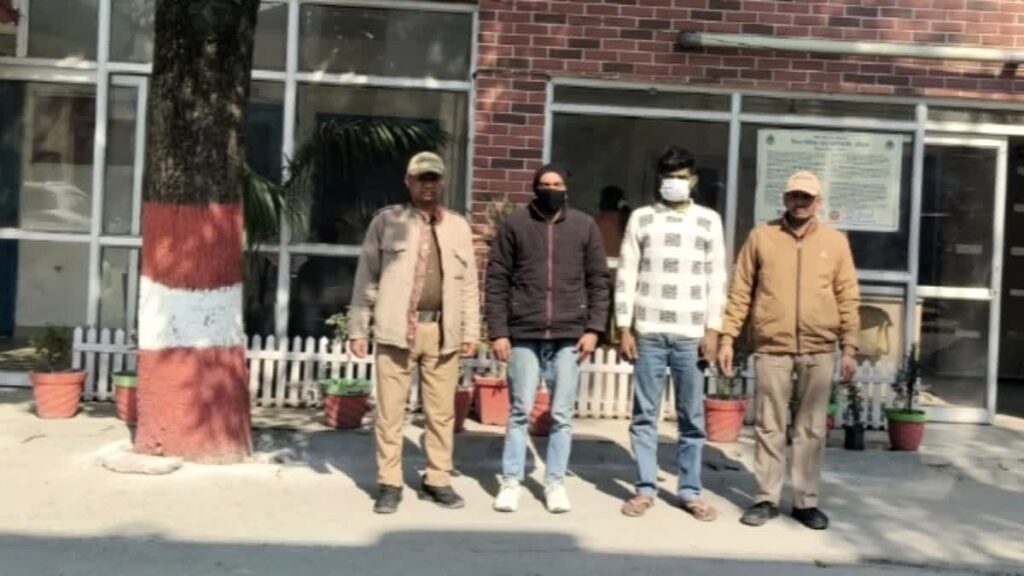 पुलिस ने कोल्ड ड्रिंक में नशीला पदार्थ पिलाकर सामूहिक दुष्कर्म करने के दो आरोपियों को किया गिरफ्तार