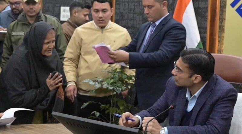 बुजुर्ग महिला की गुहार पर डीएम का त्वरित एक्शन, 27 माह का पेयजल बिल सेटल, जिला प्रशासन ने किया भुगतान