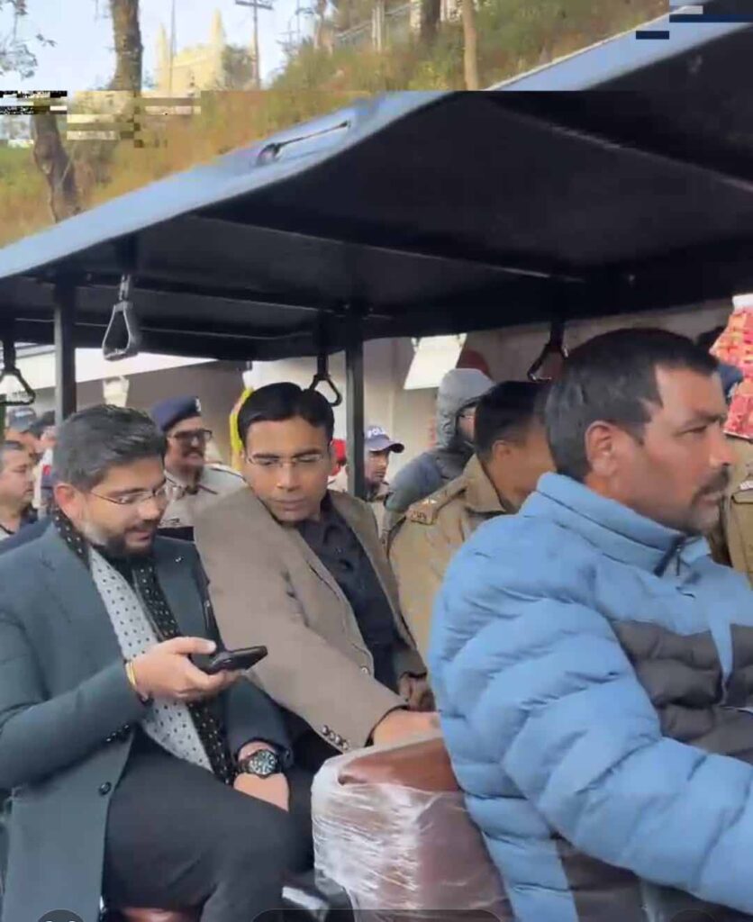 मसूरी: माल रोड पर अब दिखेंगी 54 गोल्फ कार्ट, हर 2 रिक्शे वालों के हवाले 1 गोल्फ कार्ट 