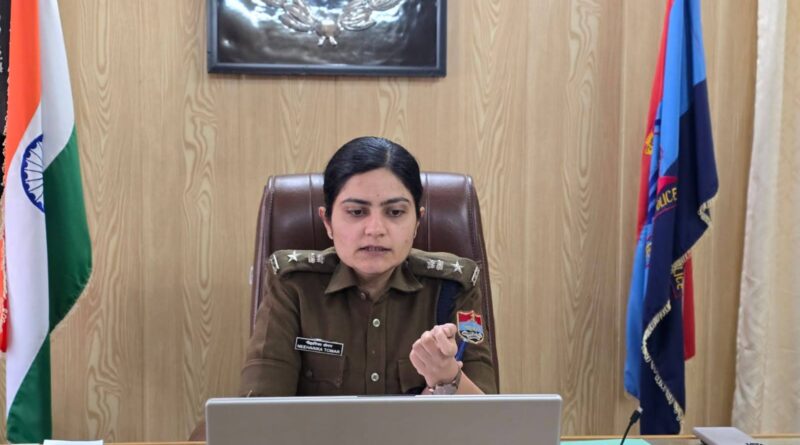 संदिग्धों के खिलाफ ऑपरेशन क्रैकडाउन तेज, पुलिस ने किया 227 बाहरी व्यक्तियों का सत्यापन