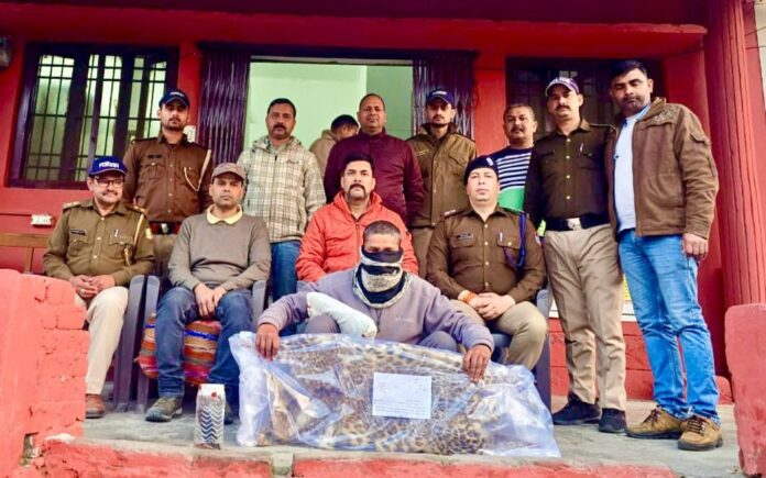 एसओजी ने गुलदार की खाल सहित वन्य जीव तस्कर को किया गिरफ्तार