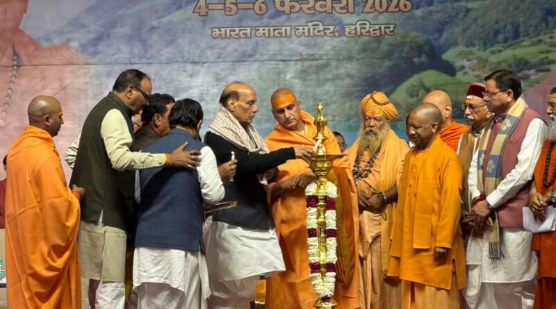 सप्तऋषि आश्रम मूर्ति के अनावण कार्यक्रम में रक्षामंत्री राजनाथ सिंह व योगी समेत कई हस्तियों ने की शिरकत