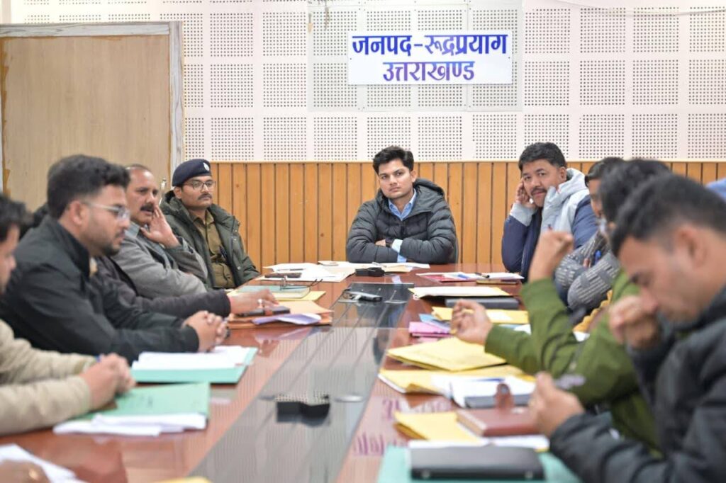 डीएम ने चारधाम यात्रा की तैयारियों को लेकर टैक्सी यूनियनों के साथ की महत्वपूर्ण बैठक