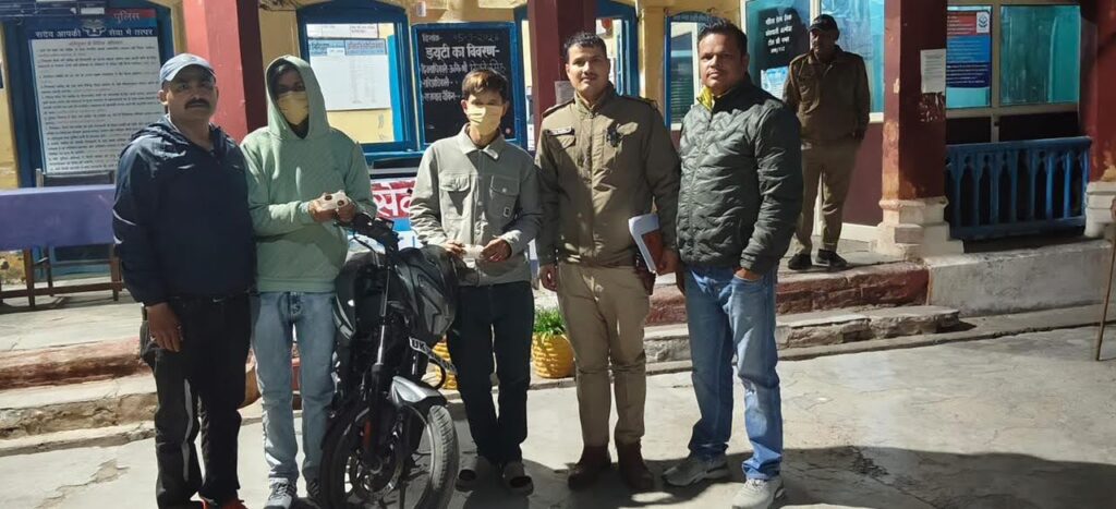 पुलिस ने किया मोटरसाइकिल सवार दो नशा तस्करों को गिरफ्तार, 4.82 लाख की स्मैक बरामद