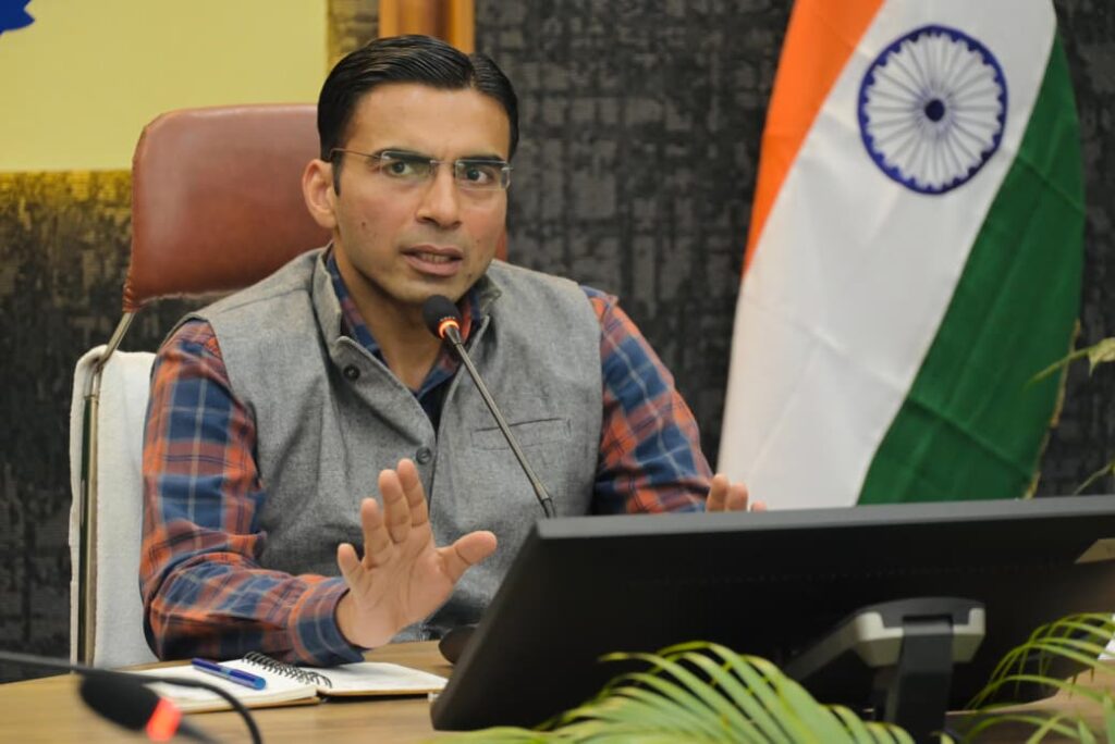 डीएम ने की सख़्ती, एलपीजी गैस सिलेंडर की कालाबाजारी में शामिल एजेंसी स्वामी जाएंगे जेल