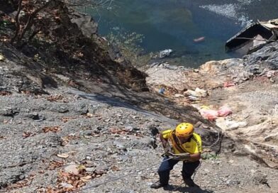 पिकअप नदी में समाई,चालक की मौत