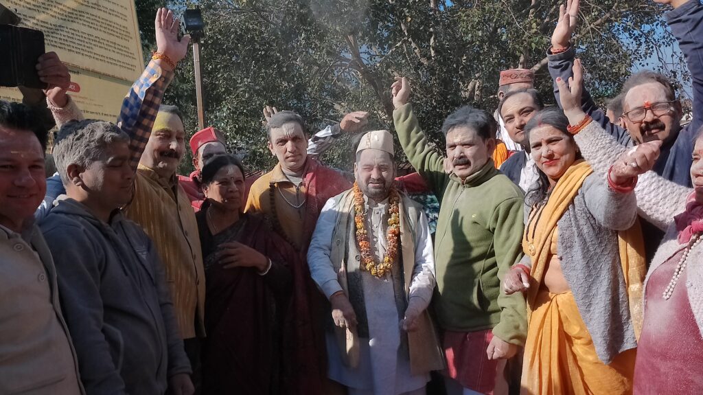 शिवभक्तों ने खेली भस्म की होली, जयकारों से गूंजा मंदिर परिसर