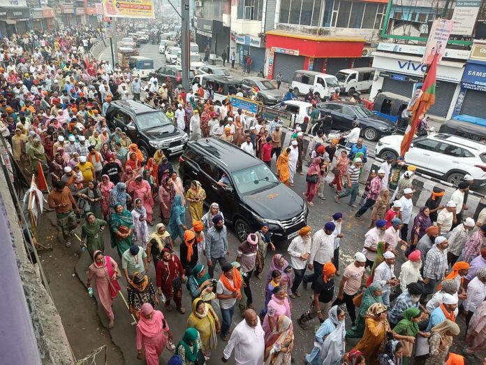 जयकारों के साथ निकली नगर परिक्रमा, भक्तिमय हुआ पूरा शहर