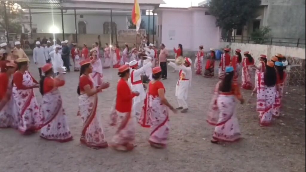 होल्यारों की टीम कर रही पुराने मंदिरों को बचाने की पहल