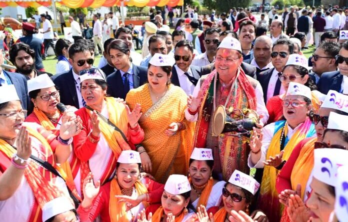 मुख्यमंत्री आवास में पारंपरिक उल्लास के साथ आयोजित हुआ होली मिलन समारोह