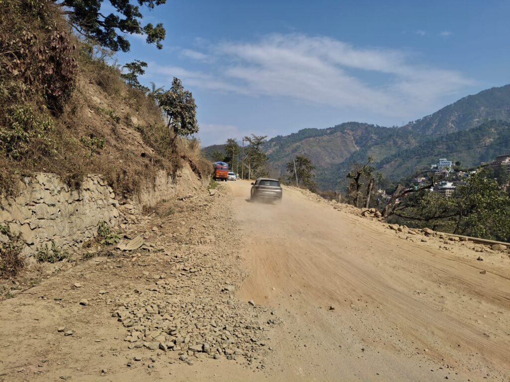 जवाड़ी बायपास की 600 मीटर सड़क खस्ताहाल, केदारनाथ यात्रा में ट्रैफिक व्यवस्था पर मंडराया संकट