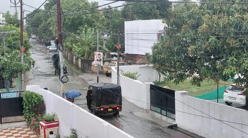 देहरादून में झमाझम बारिश: भीषण गर्मी से मिली राहत, तेज हवाओं ने बढ़ाई सिहरन