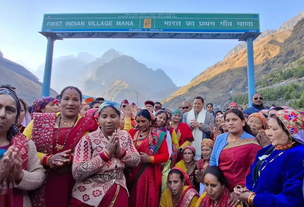 सीमांत गांव माणा पहुंचे CM धामी, ‘लखपति दीदी’ मॉडल की सराहना