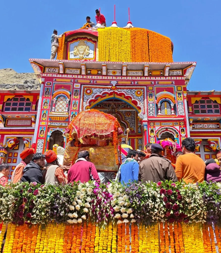 बदरीनाथ पहुंची देव डोलियां: कल खुलेंगे भगवान विष्णु के धाम बदरीनाथ जी के कपाट