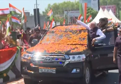 दिल्ली देहरादून एक्सप्रेस वे… भव्य रोड शो के साथ लोकार्पण स्थल की ओर बढ़ रहे प्रधानमंत्री मोदी
