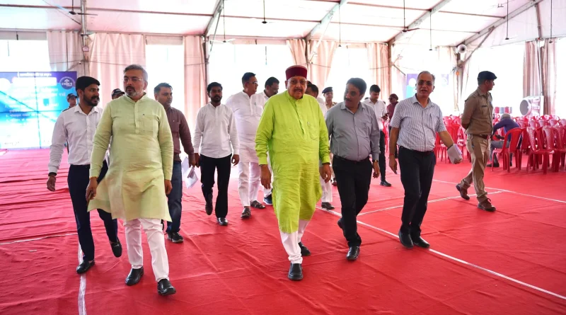 जनपद प्रभारी/पर्यटन मंत्री सतपाल महाराज ने ऋषिकुल मैदान में बनाए गए यात्री पंजीकरण केंद्र का किया निरीक्षण,लिया व्यवस्थाओं का जायजा