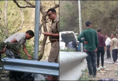 पौड़ी गढ़वाल: चंद्रबदनी मंदिर से लौटते समय कार खाई में गिरी, एक की मौत, पांच घायल