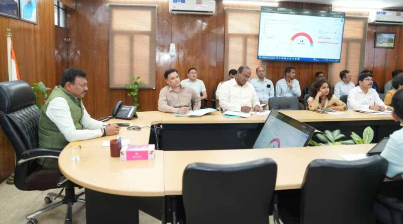 मुख्य सचिव आनन्द बर्द्धन ने भवन निर्माण में बेसमेंट पार्किंग को अनिवार्य करने पर दिया जोर