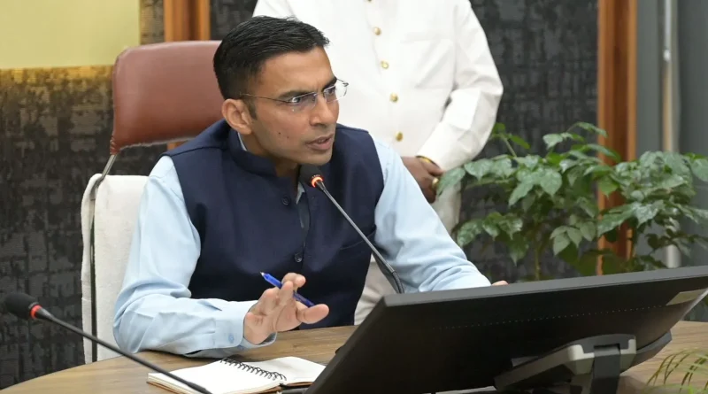 प्रधानमंत्री के भ्रमण कार्यक्रम को लेकर जिला प्रशासन अलर्ट मोड पर; डीएम ने रेखीय विभागों के अधिकारी संग की समीक्षा बैठक