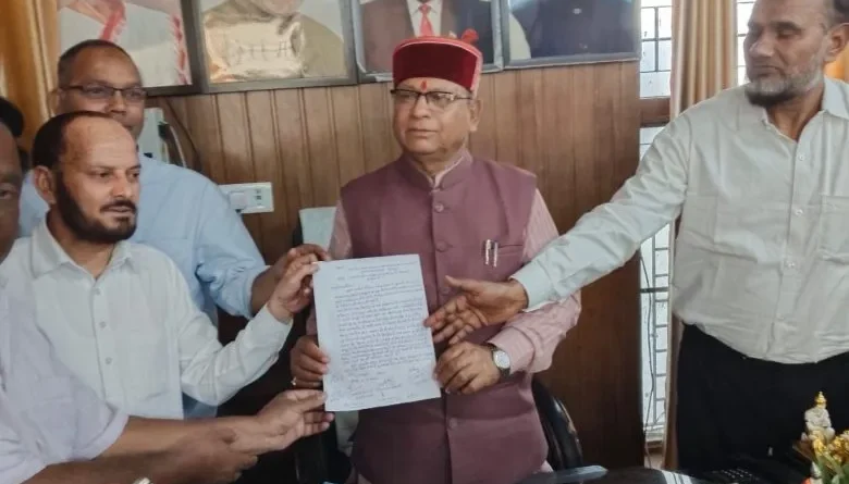 देहरादून में कब्रिस्तान विवाद: मुस्लिम समुदाय में आक्रोश, मंत्री से की शिकायत