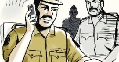 महंगा पड़ा प्रेमी को सरप्राइज गिफ्ट देने का खयाल, गर्लफ्रेंड ने शोरूम से उड़ाईं ब्रांडेड घड़ियां, गिरफ्तार  