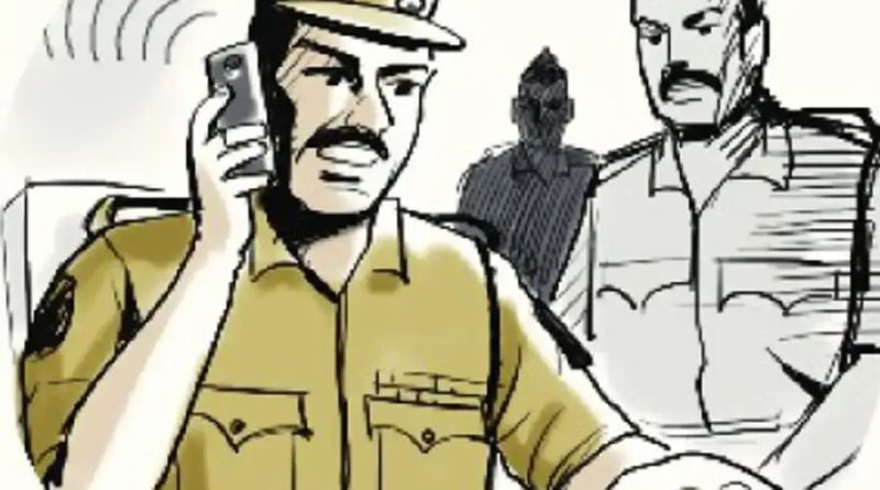 महंगा पड़ा प्रेमी को सरप्राइज गिफ्ट देने का खयाल, गर्लफ्रेंड ने शोरूम से उड़ाईं ब्रांडेड घड़ियां, गिरफ्तार  