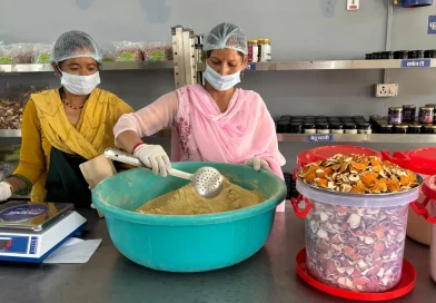 माल्टा के छिलकों से बन रहे हर्बल कॉस्मेटिक, महिलाओं को मिल रही आत्मनिर्भरता