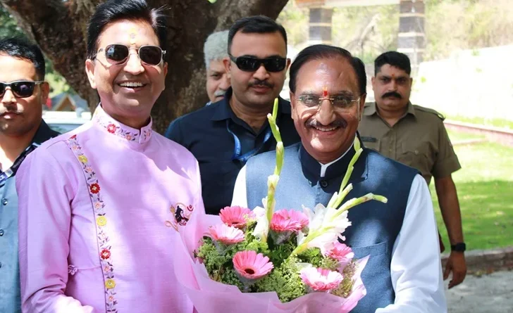 डॉ. कुमार विश्वास पहुंचे दून के लेखक गांव, कविता और संस्कृति से युवाओं को किया प्रेरित