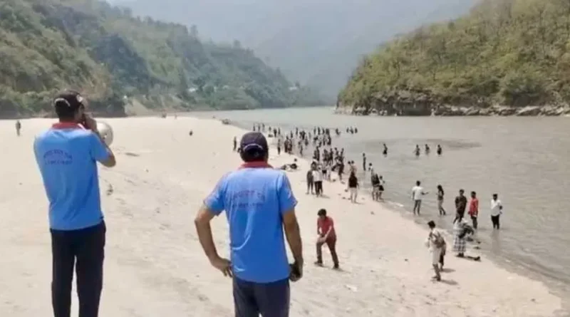 अलकनंदा किनारे ‘गोवा बीच’ बना चारधाम यात्रियों की पहली पसंद, प्रशासन ने जारी किया अलर्ट