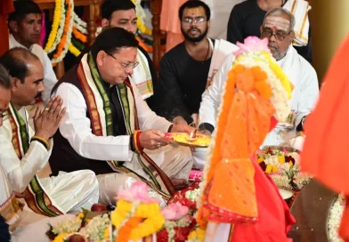 डोल आश्रम में भव्य आयोजन, CM धामी ने किया अभिषेक व पूजन