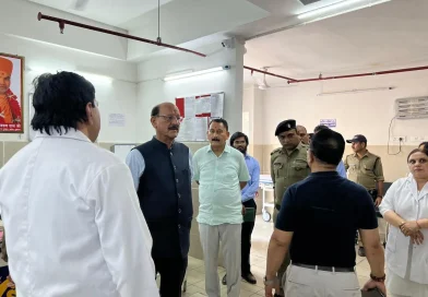 पहाड़ों के बाद अब मैदानों में स्वास्थ्य मंत्री सुबोध उनियाल का एक्शन: अस्पताल की बदहाल व्यवस्था देख चढ़ा पारा