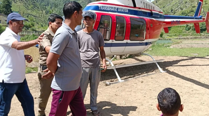 बिग ब्रेकिंग : बद्रीनाथ से लौट रहे हेलीकॉप्टर की टिहरी में इमरजेंसी लैंडिंग, महिला पायलट की सूझबूझ से टला बड़ा हादसा