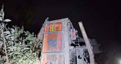गहरी खाई में गिरे ट्रक चालक को SDRF ने किया रेस्क्यू, अंधेरे में चलाया सफल अभियान