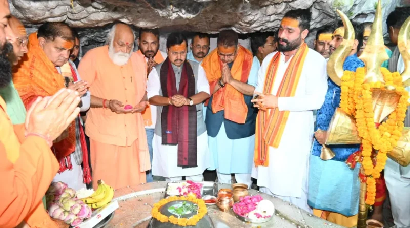 भाजपा राष्ट्रीय अध्यक्ष नितिन नबीन ने टपकेश्वर मंदिर में पूजा-अर्चना कर बूथ कार्यकर्ताओं संग किया संवाद